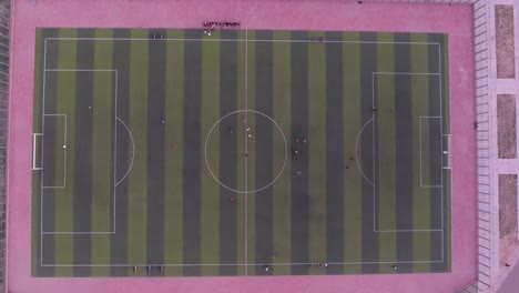 Toma-Aérea-Con-Drones-Del-Campo-De-Fútbol-En-Mongolia-Ulanbator